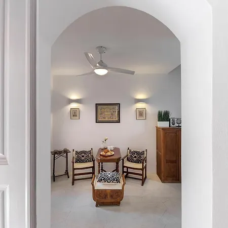 Villa Coat Of Arms Mansion Fira (Santorini)